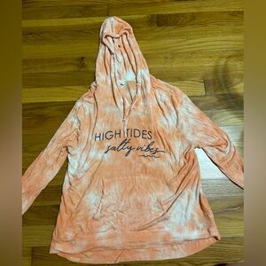 Women’s salt life hooded long sleeve.